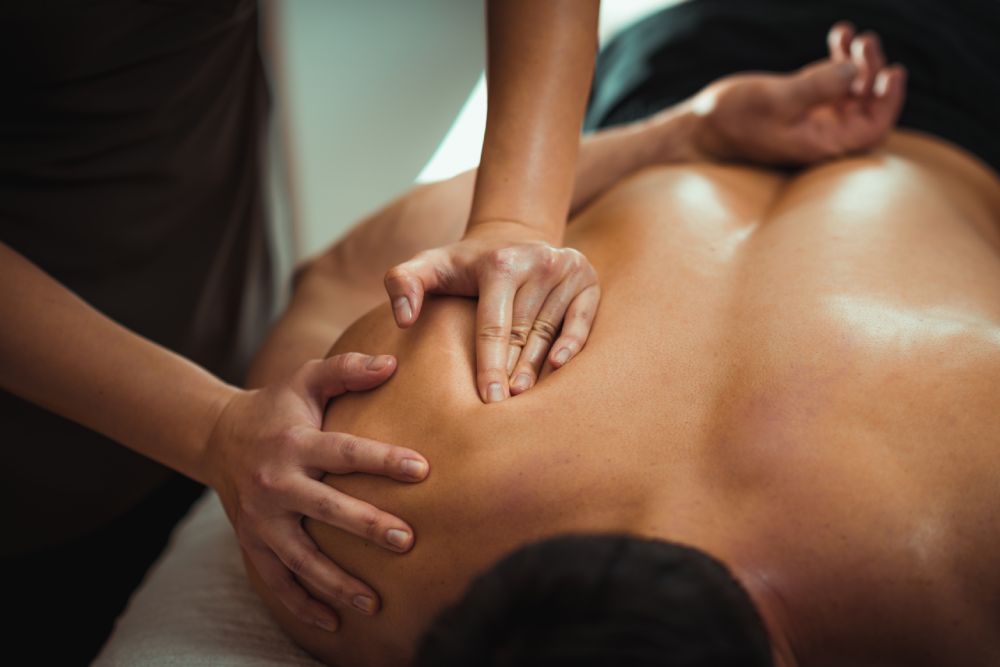 back-massage-venice-blvd-los-angeles-spa (1) Back massage at Blue Sky Health Center